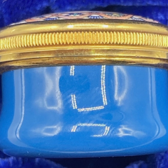 Halcyon Days Enamels Trinket Box “Never Economise on Luxuries” – Screw Top - Picture 3 of 7